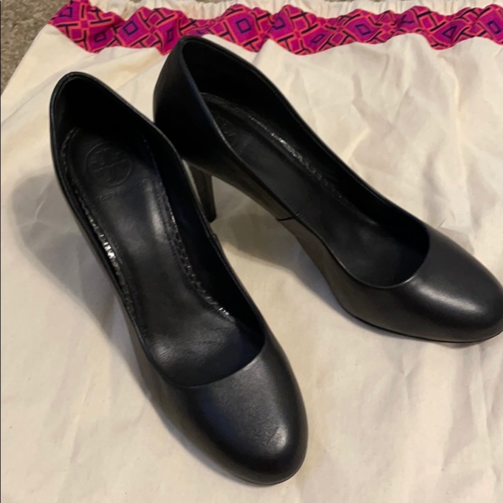 Tory Burch black leather pumps size 9.5